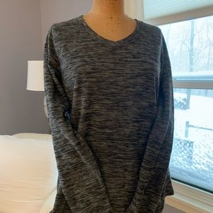 St. John’s Bay V-Neck Size Small Fleece Top in Grey